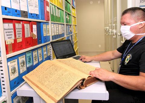 Câmara municipal digitaliza e consolida acervo de leis em Manaus