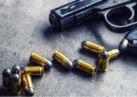 Criança de 10 anos morre e dois homens ficam feridos em tiroteio em Manaus