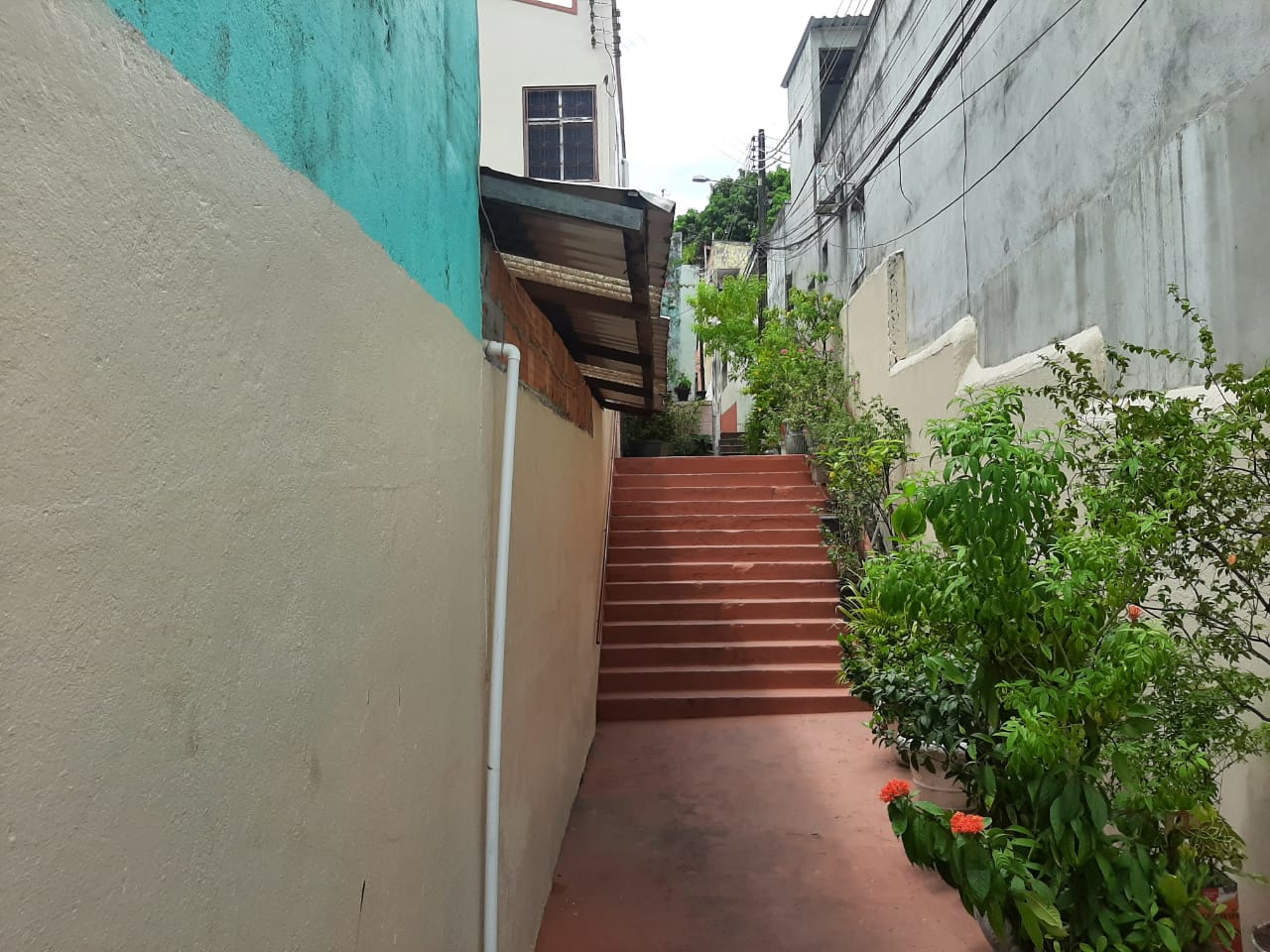 Vendedor é encontrado morto dentro de casa em Manaus 