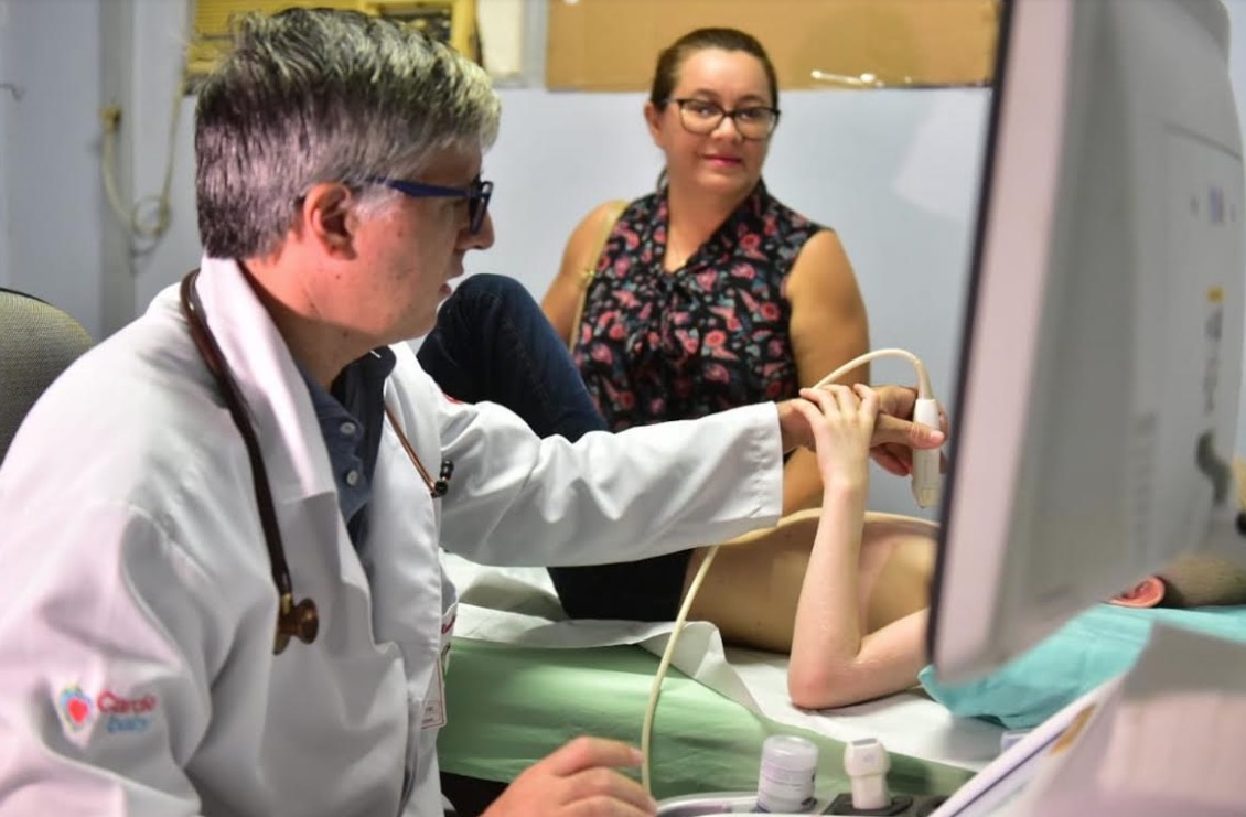 Crianças cardiopatas do HUFM que vão fazer cirurgia fora de Manaus passam por exames