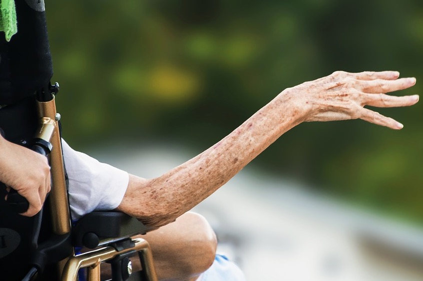 Pessoa com deficiência poderá ser considerada idosa a partir dos 50 anos  