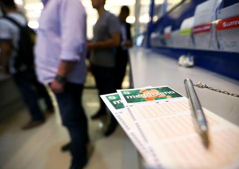 Mega-Sena acumula e deve pagar R$ 14 milhões na próxima quarta-feira