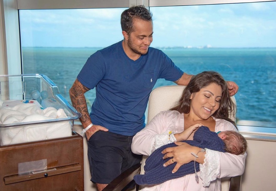 Thammy publica foto do filho e de Andressa Ferreira durante amamentação; veja