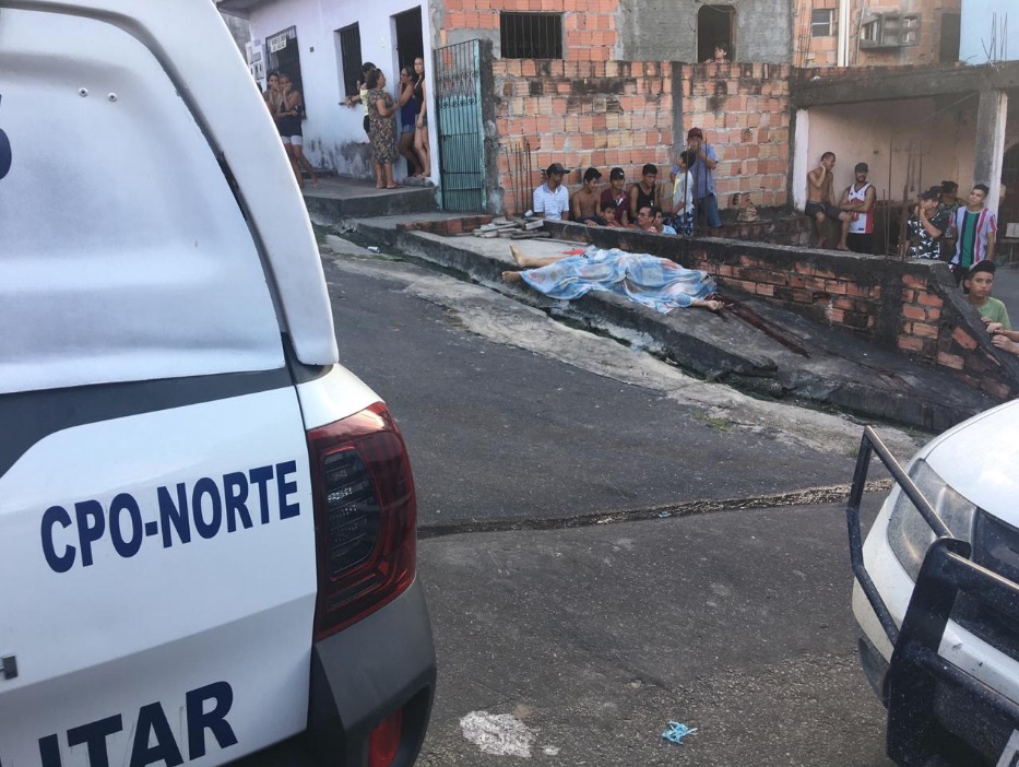 Homem é morto com tiro no olho por dupla em moto em Manaus