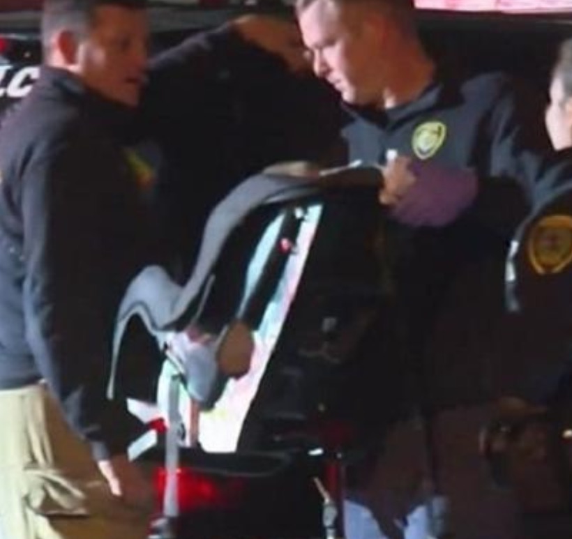 Dupla rouba carro com bebê no veículo enquanto mãe e namorado jogavam game