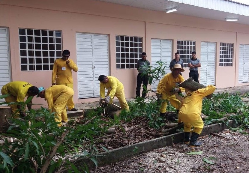 Em Manaus, detentos reformam prédio da antiga Central de Artesanato Branco e Silva