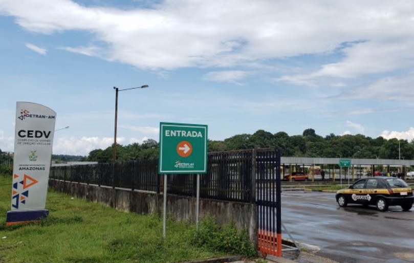 Detran é investigado por falta de bebedouro no local de exame de direção em Manaus 