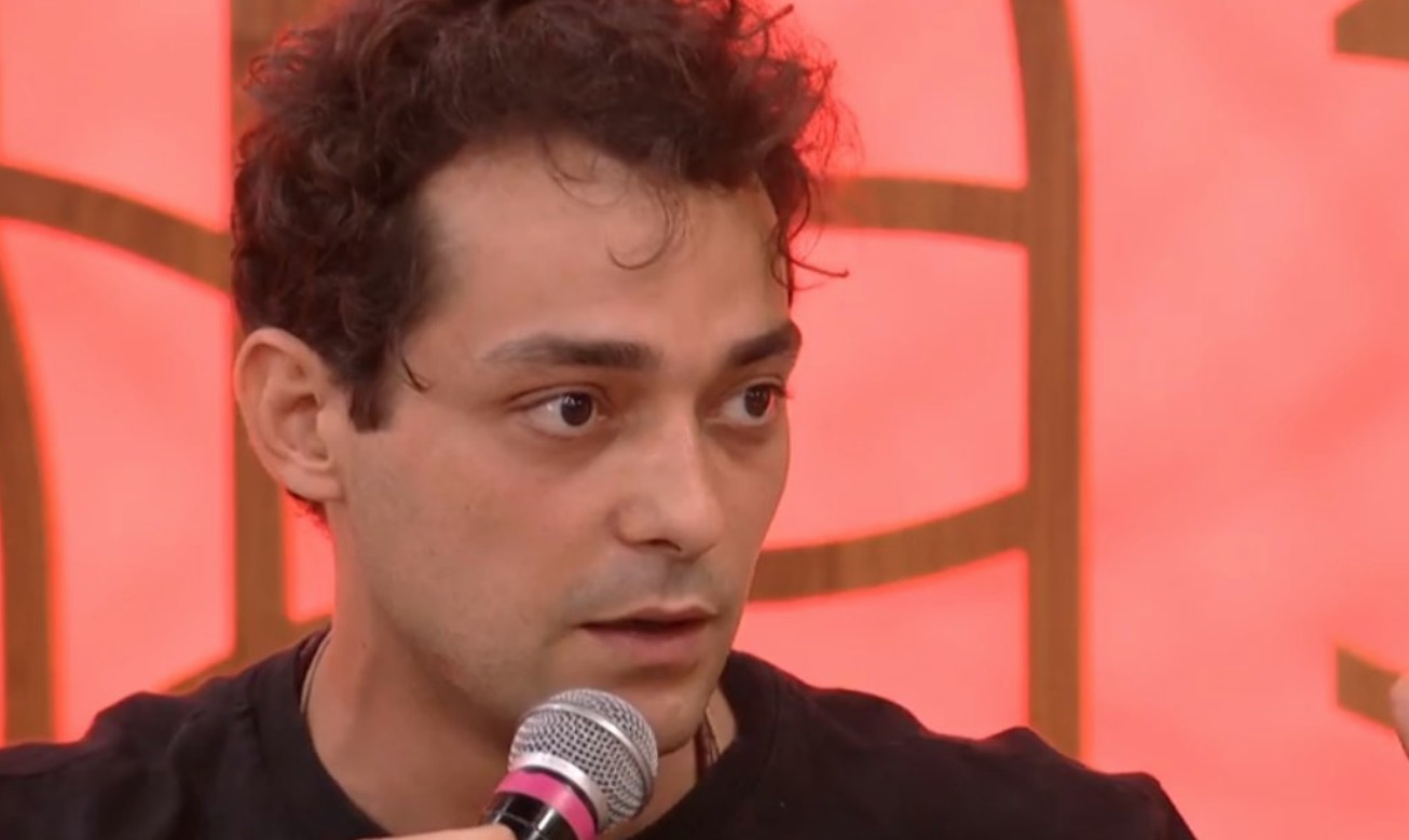 Eduardo Sterblitch faz desabafo sobre luta contra síndrome do pânico