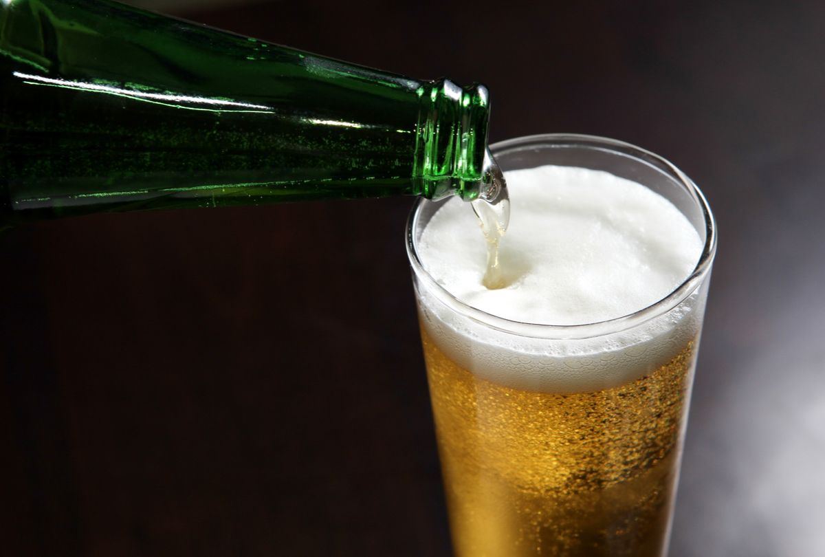 Morre segunda vítima que consumiu cerveja contaminada em Minas Gerais