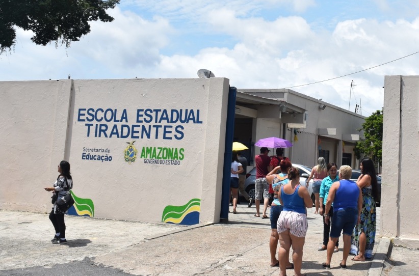 Justiça suspende mudança de escola para regime militar em Manaus 