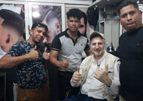 Ator de 'Busca Implacável' visita Manaus e pede ajuda para venezuelanos