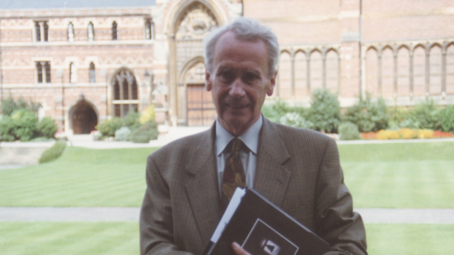 Morre aos 95 anos Christopher Tolkien, filho de J. R. R. Tolkien, autor de Senhor dos Anéis 