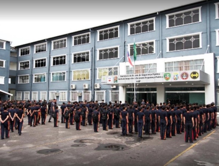 Gestores de colégios militares podem ser multados por cobrança de material em Manaus