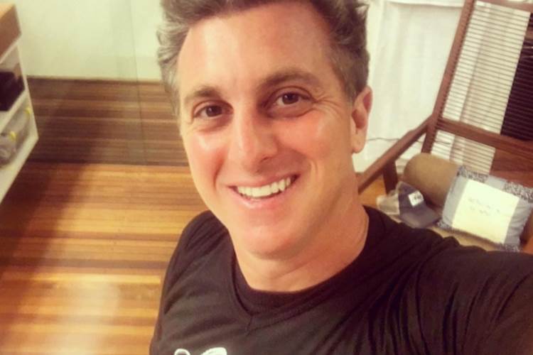 Rodrigo Faro pode substituir Luciano Huck na Globo, diz colunista 