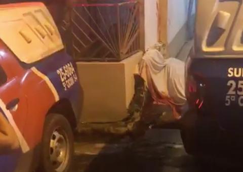 Dupla de moto mata homem com 10 tiros em frente a própria casa em Manaus