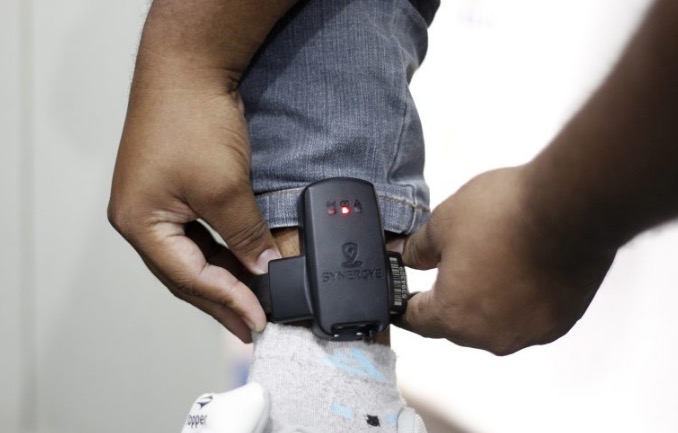 Uso de tornozeleira eletrônica poderá ter regras mais rígidas