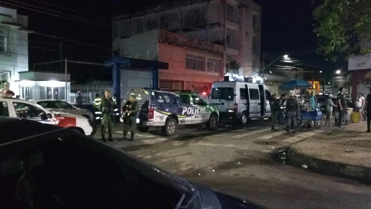Bares são lacrados em operação noturna de combate à poluição sonora em Manaus