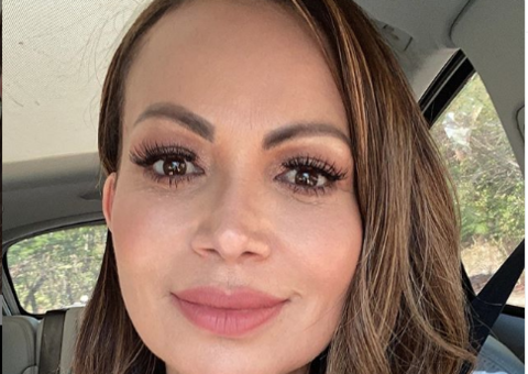 Após fim do casamento, Solange Almeida exibe corpo sarado de biquíni