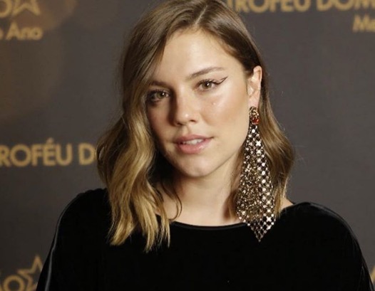 Alice Wegmann diz que avó de 81 anos é sua inspiração na literatura e pensa em lançar livro