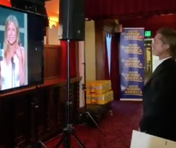 Brad Pitt e Jennifer Aniston se encontram durante premiação e web comemora 