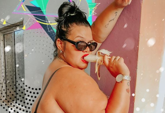 Thais Carla, ex-bailarina de Anita, posa de lingerie e manda recado para mulheres 