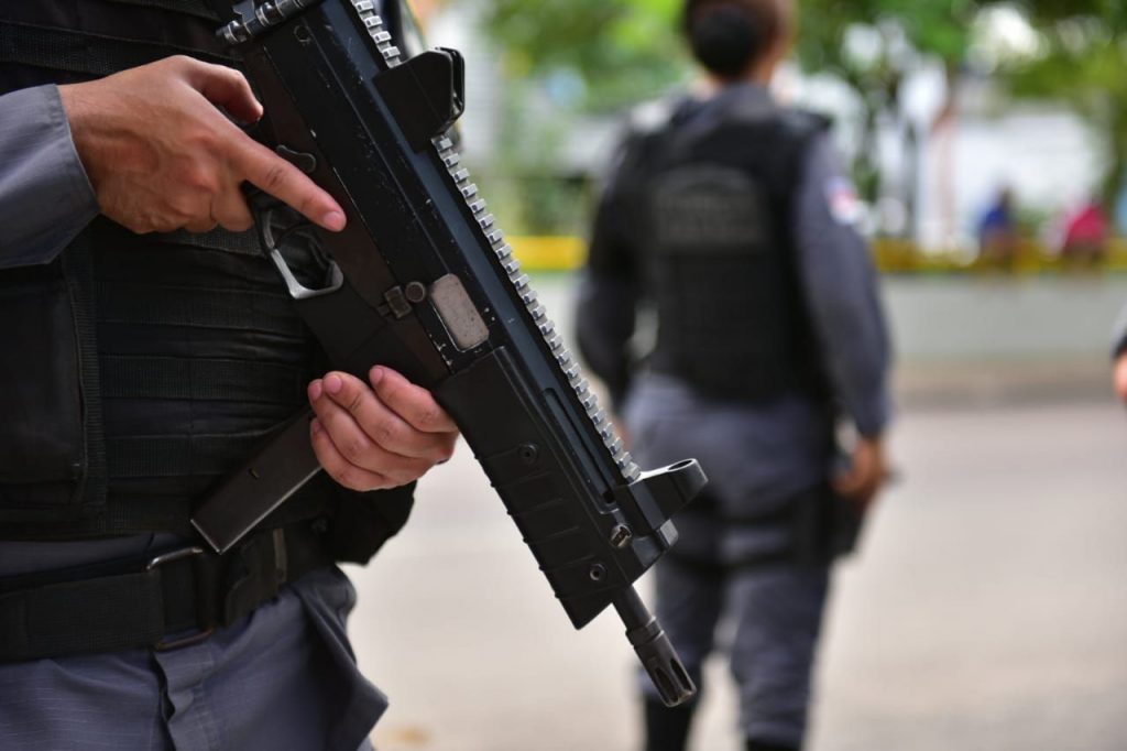 Suspeitos são presos e três veículos são recuperados em Manaus