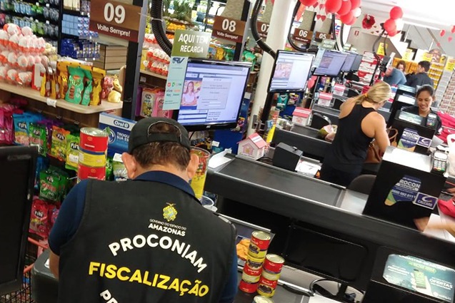 Supermercado que conferir compras de clientes será multado no Amazonas 