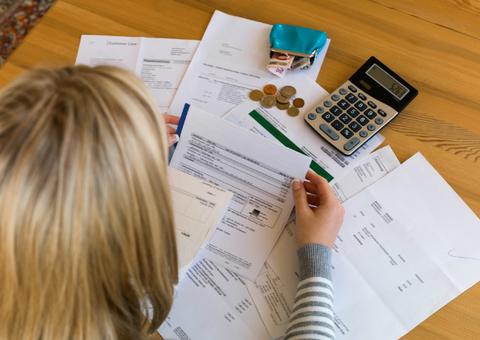 Número de endividados no Amazonas atinge 55,7%, diz Serasa