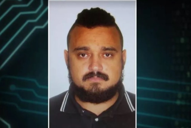 Juiz manda soltar acusado de hackear autoridades e proíbe acesso à internet