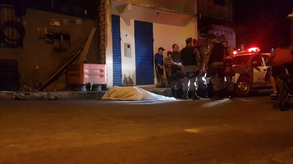 A caminho de casa, jovem é perseguido e morto a tiros em Manaus