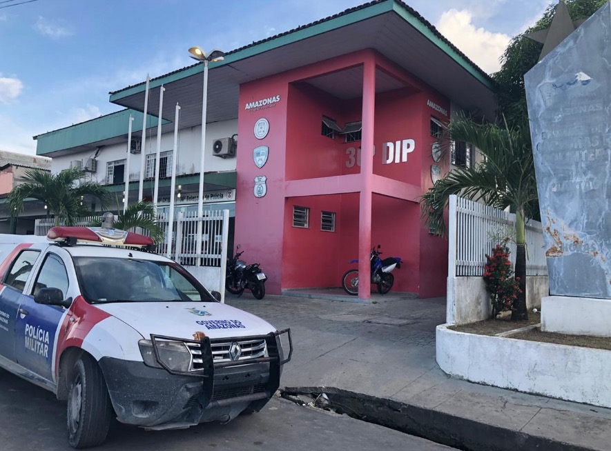 ’Soldados’ da FDN atacam policiais em comunidade de Manaus; delegado é baleado