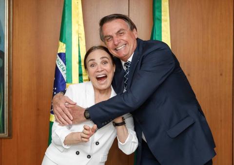Governo banca despesas de Regina Duarte em Brasília e se recusa a informar valores