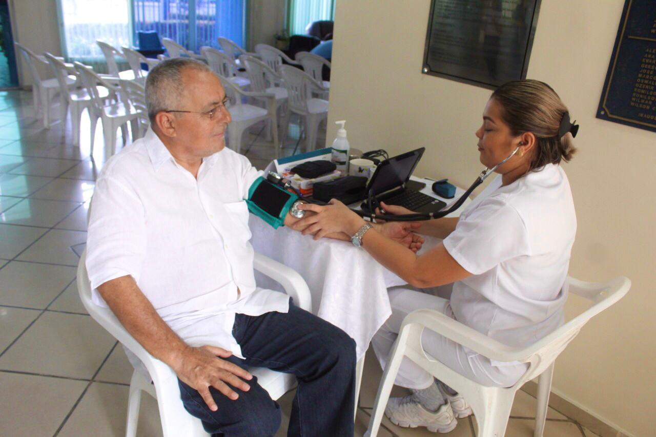 Dia do Aposentado tem serviços de saúde e cidadania gratuitos em Manaus