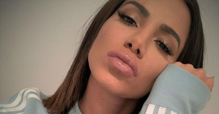 Anitta cogita criar perfil no Tinder e pede ajuda dos fãs 