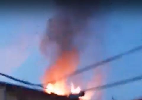 Vídeo mostra momento em que estância é consumida por chamas em Manaus; confira