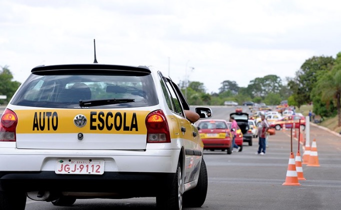 Senado pode aprovar fim das aulas obrigatórias para a carteira de motorista 