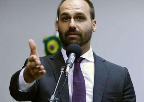 Eduardo Bolsonaro defende fabricantes estrangeiros no Brasil para aumentar acesso a armas