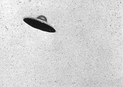 Ets e OVNIs seriam humanos vindos do futuro, afirma cientista