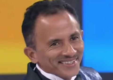 Cantor de 'Caneta Azul' pretende fazer turnê fora do Brasil quando terminar de gravar primeiro CD