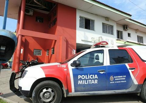 Em Manaus, homem é esfaqueado e se joga na frente de viatura para pedir ajuda