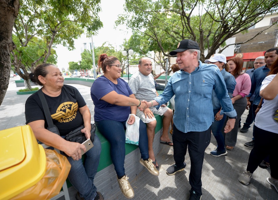 Arthur entrega praça do Caranguejo revitalizada e diz: ‘Peço que cuidem’ 