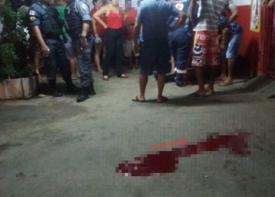 Adolescente de 15 anos é morta durante tiroteio em bar de Manaus; PM fica ferido