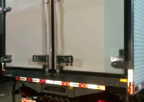 Em Manaus, grupo invade abatedouro, rouba caminhão e sequestra duas pessoas