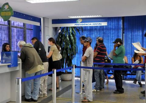 Com falta de pessoal, INSS não prevê concurso para resolver crise das filas