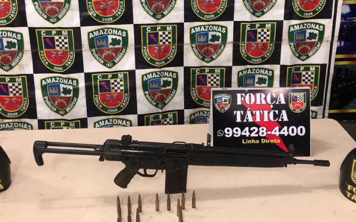 Com ficha criminal extensa, homem é preso ao ser flagrado com fuzil em Manaus