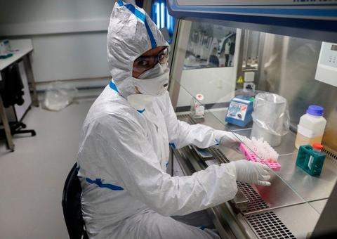 Pesquisadores chineses testam medicamentos contra coronavírus