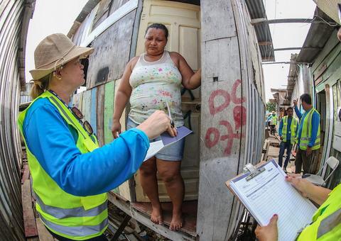 Técnicos visitam famílias de área a ser desapropriada no igarapé do 40
