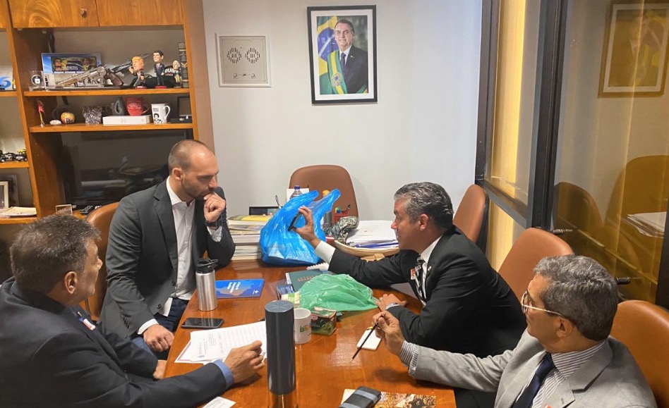 Em Brasília, Josué Neto fala com Eduardo Bolsonaro sobre criação de partido