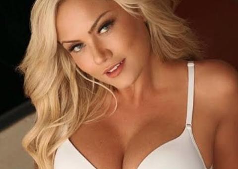 Ellen Rocche leva web à loucura ao repostar foto pelada com seios fartos e bumbum grandão