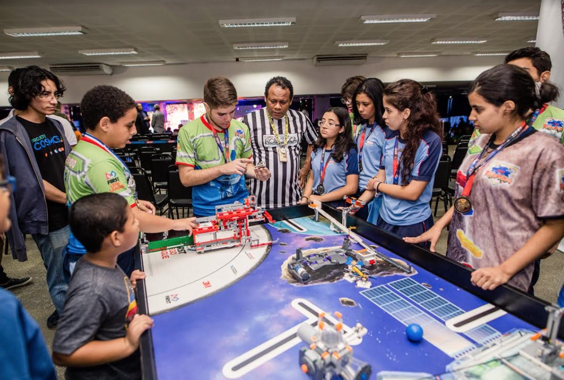 Torneio de robótica em Manaus desafia jovens a enfrentarem problemas das cidades